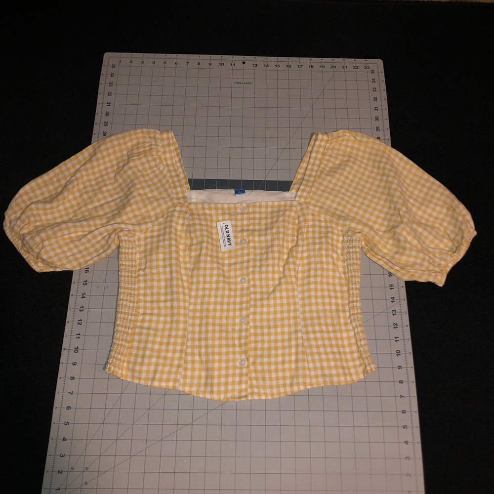 Old Navy. Plaid Blouse. Size Large Tall. Yellow Color. NWT.